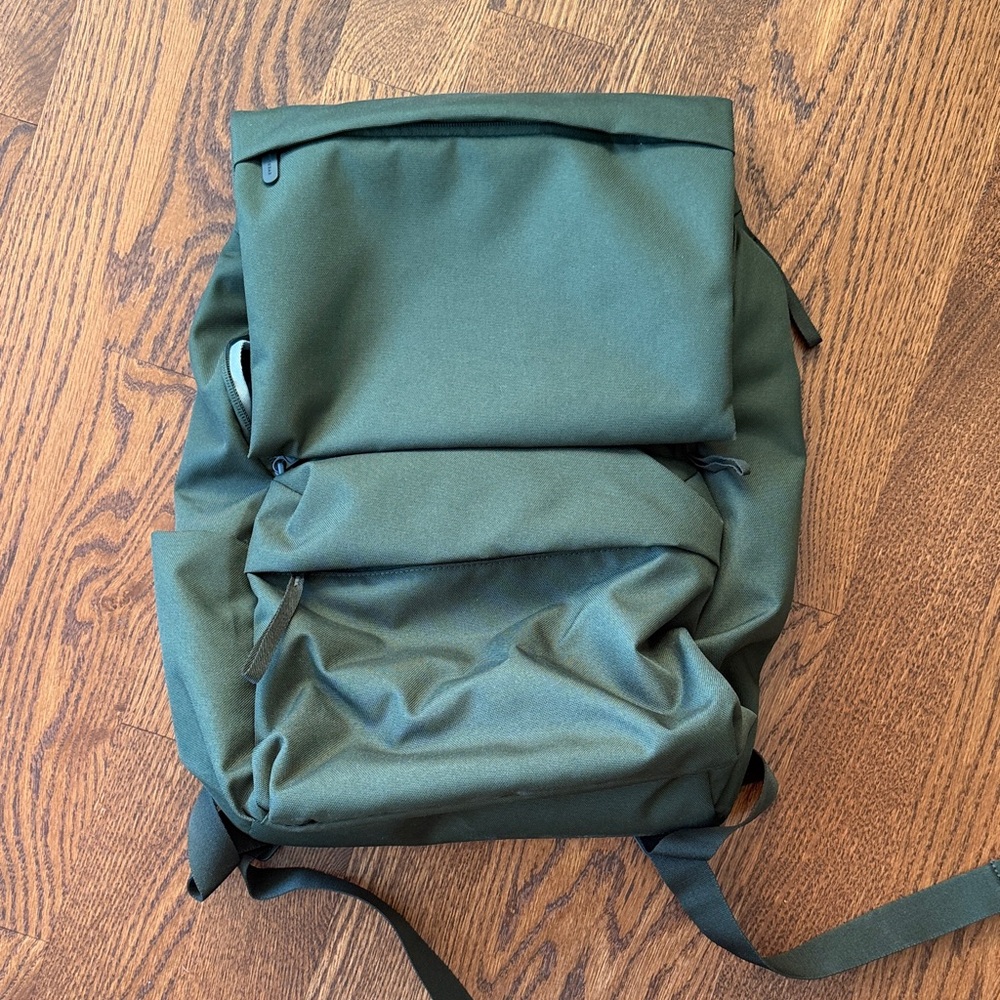 Everlane ReNew Transit Backpack - Picture 4 of 7